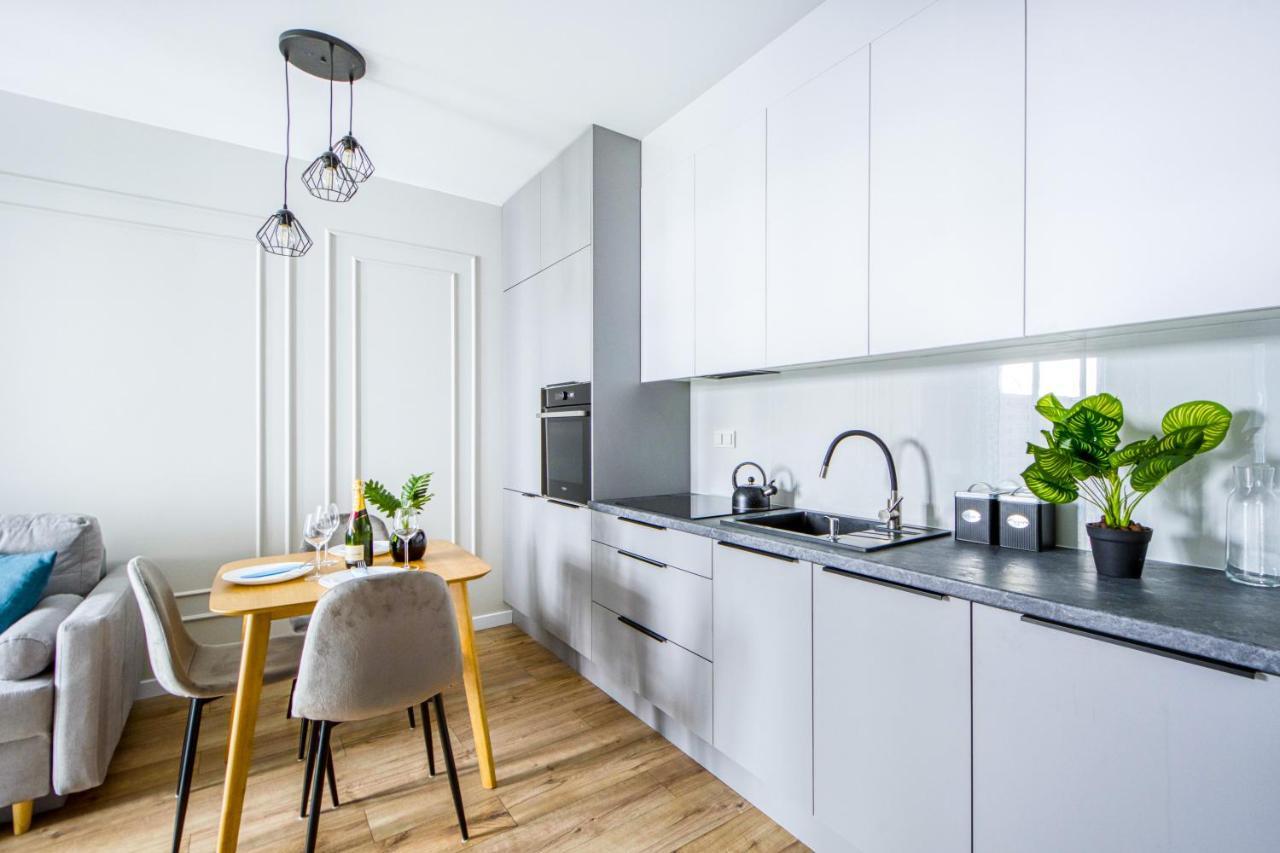 Warsaw Inside Airport & Business Premium Apartment Exterior foto